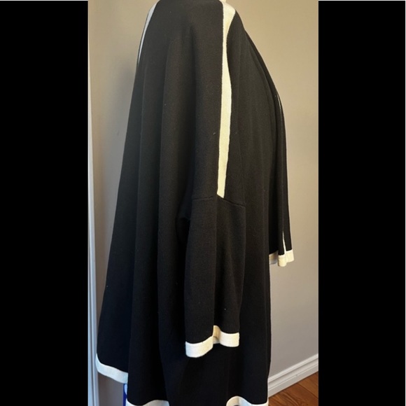 NWOT Chico’s Cape in Black and Cream! - Picture 5 of 9